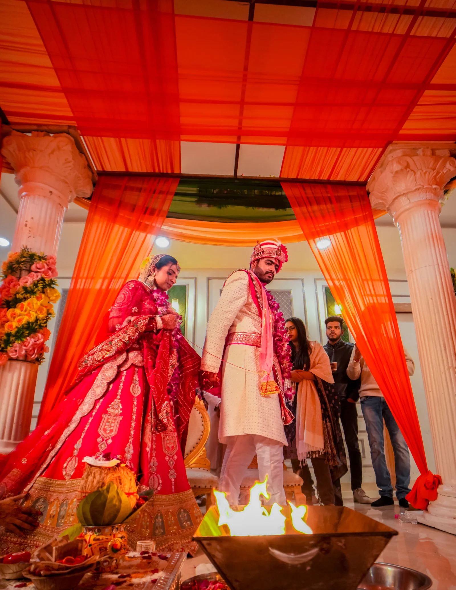 Joyful candid couple moment in Jaipur